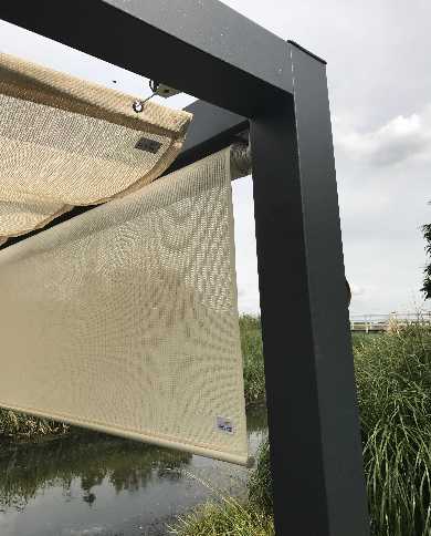 Store enrouleur vertical 1,98 x 2,4m Store enrouleur vertical 1,98 x 2,4m